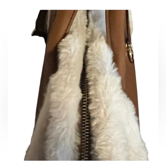 Michael Kors NWOT shoulder bag crossbody Satchal perfect for the winter - Picture 9 of 17